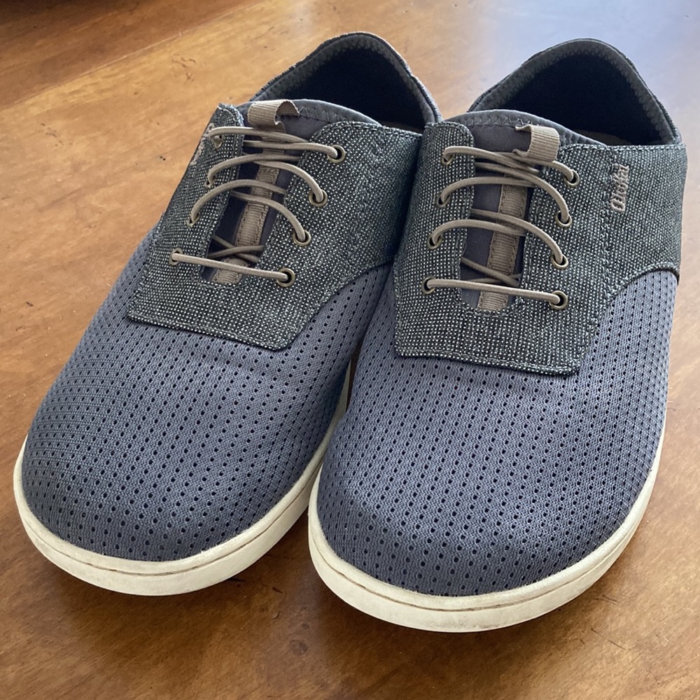 OluKai NOhea Moku Men’s shoe, size 9